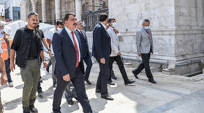 Gürkan, Yeni Camide Devam Eden Restorasyon Çalışmalarını İnceledi